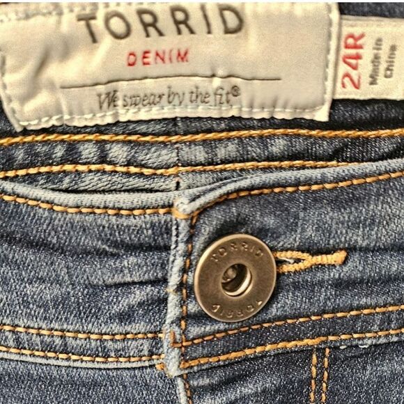 TORRIDβMid- Rise Super Skinny Plus Size Jeans SIZE 24R - Picture 4 of 16